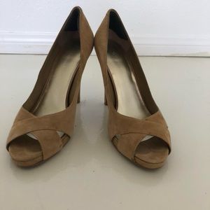 Tan suede Nine West heels